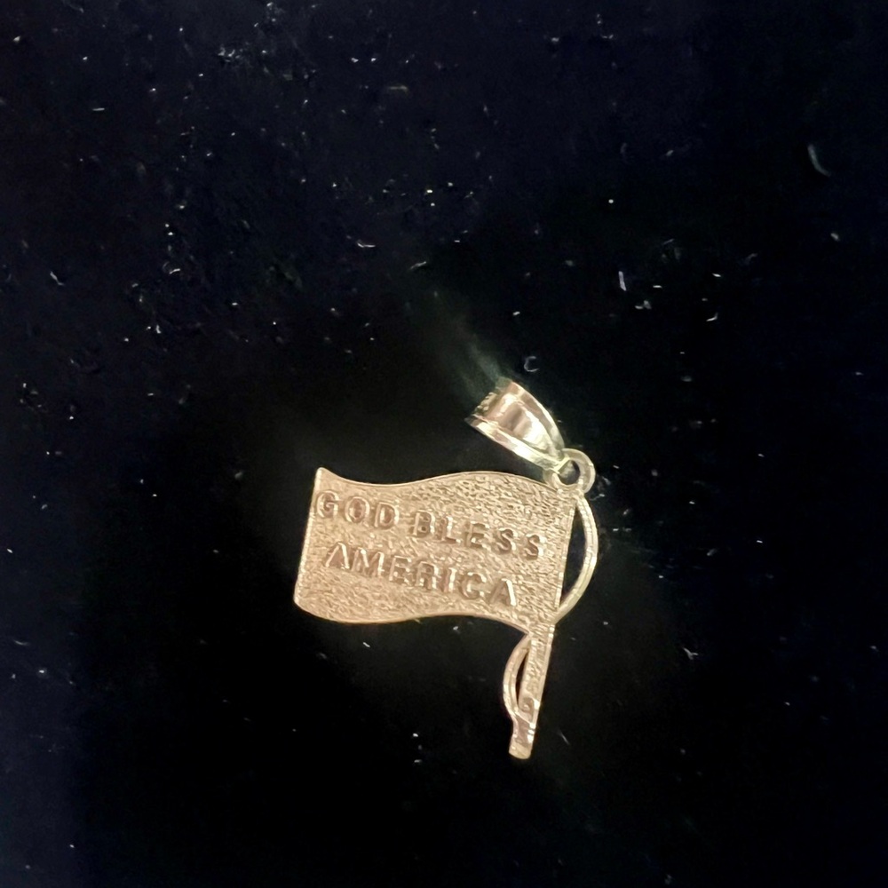 14K American Flag pendant with “God Bless America” on back. - Picture 2 of 5